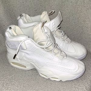 All White Griffey AirMax 1 Size 10.5men
#goodusedc